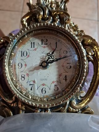 Reloj dorado