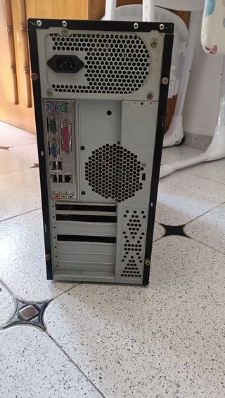 PC SOBREMESA 