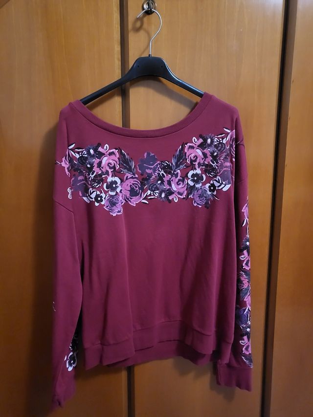 Felpettina lilla rosso con rose rosa