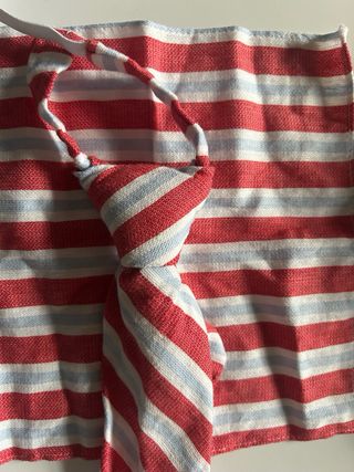Corbata y pañuelo a juego. 