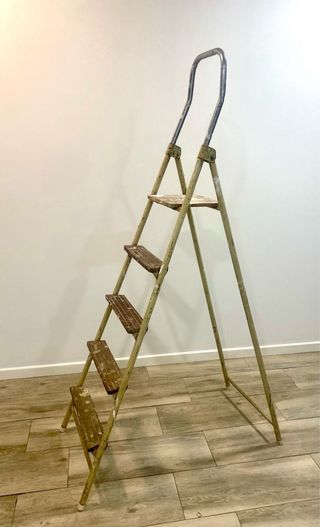 Escalera hierro de 5 peldaños