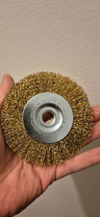 Cepillo metálico para amoladora o taladro