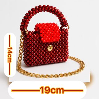 Bolso de perlas rojas
