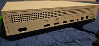 xbox one s 1tb + mando + juego