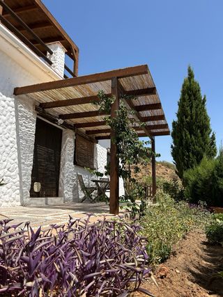 Pérgola madera con cañizo y aislamiento 6x3