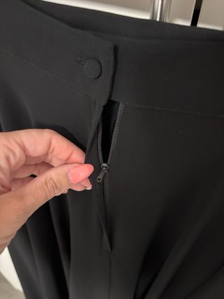 Falda negra con vuelo