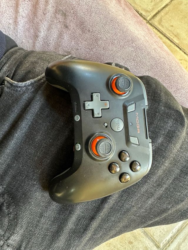 Telecomando Moga per dispositivi mobili e PC