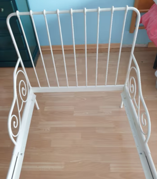 Cama extensible blanca forja, bien cuidada.
