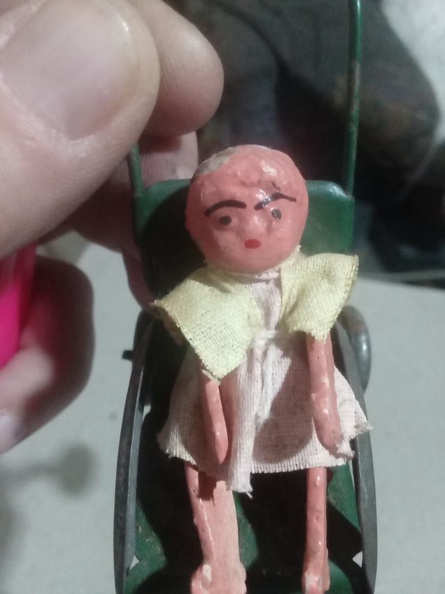 MUÑECA MUY ANTIGUA DE MADERA