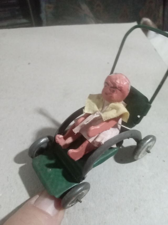 MUÑECA MUY ANTIGUA DE MADERA