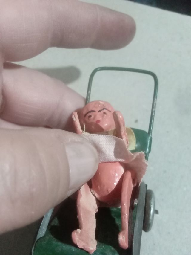 MUÑECA MUY ANTIGUA DE MADERA