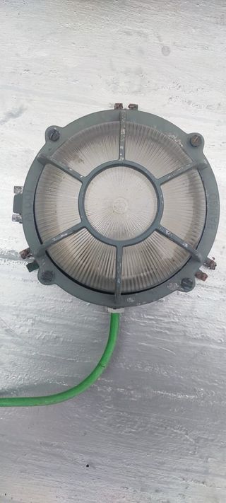 Aplique industrial antiguo