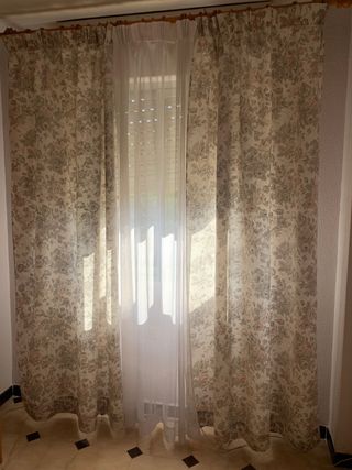 Cortinas confeccionadas con barra incluida 30€