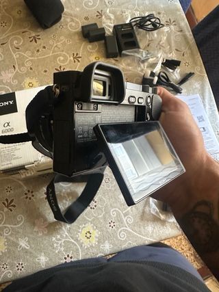 Sony A6000 con baterias y funda