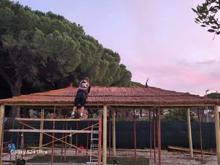 Sombrillas pergolas chiringuitos