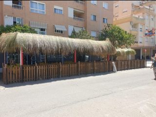 Sombrillas pergolas chiringuitos