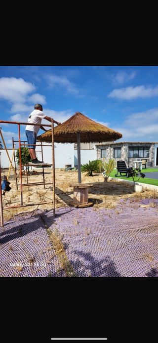 Sombrillas pergolas chiringuitos