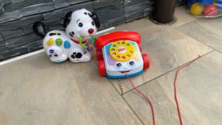 Telefono y perrito de juguete