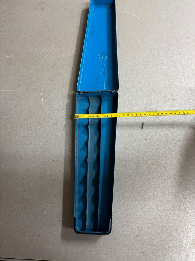 Cajas de lata, fiambrera.