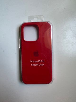 Funda iPhone 15 Pro con manzana color rojo