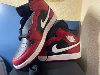 Air jordan 1 mid rojas
