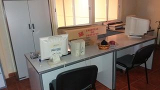 DESPACHO OFICINA, 3 MESAS, 2 ARMARIOS Y 2 CAJONERA