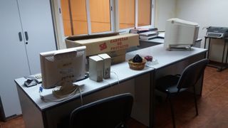 DESPACHO OFICINA, 3 MESAS, 2 ARMARIOS Y 2 CAJONERA