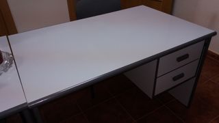 DESPACHO OFICINA, 3 MESAS, 2 ARMARIOS Y 2 CAJONERA