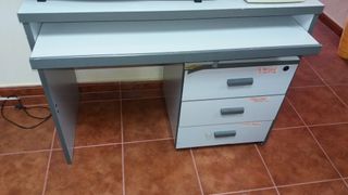 DESPACHO OFICINA, 3 MESAS, 2 ARMARIOS Y 2 CAJONERA