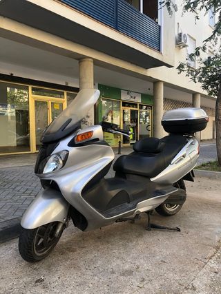 Moto Suzuki Burgman 650