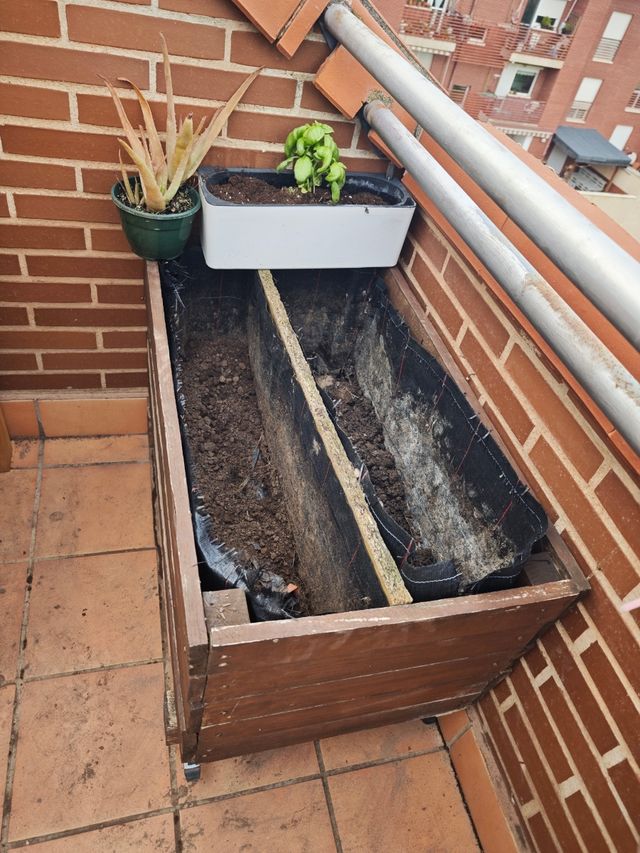 Jardinera huerto urbano