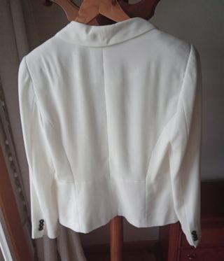 Chaqueta nueva y blanca de Cortefiel 