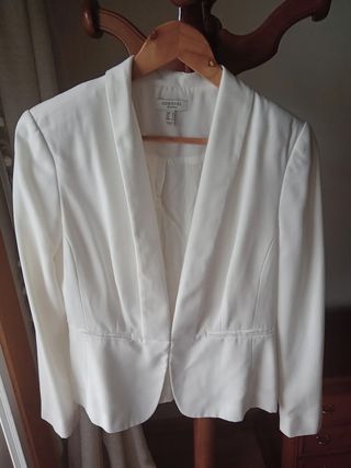 Chaqueta nueva y blanca de Cortefiel 