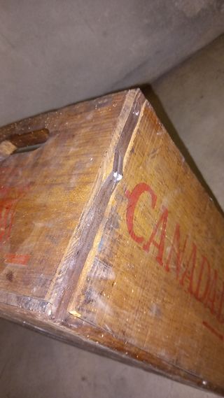 Cassa di legno canada dry