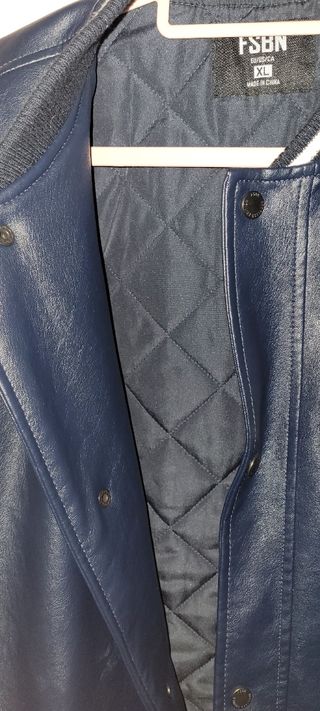 Chaqueta estilo universitaria Zara