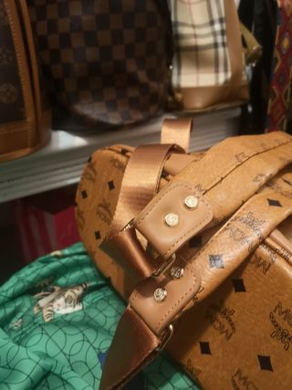 MOCHILA AUTÉNTICA PIEL MARCA MCM