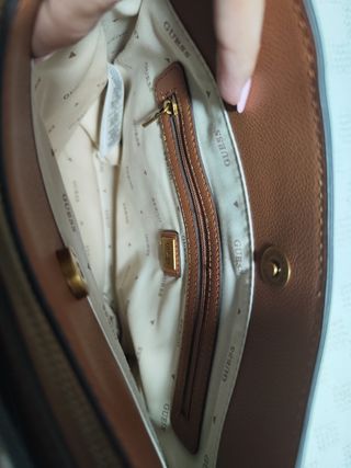 Bolso Guess con etiqueta