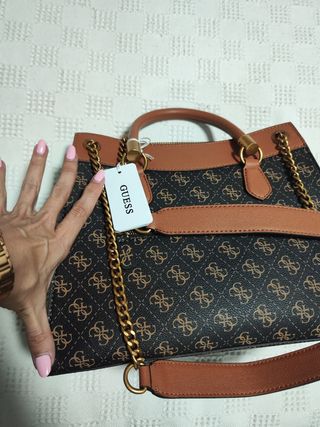 Bolso Guess con etiqueta