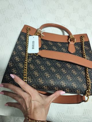 Bolso Guess con etiqueta