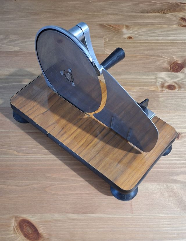 Máquina manual de cortar fiambres años 60