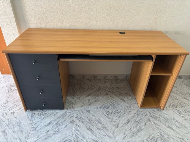 Escritorio de madera