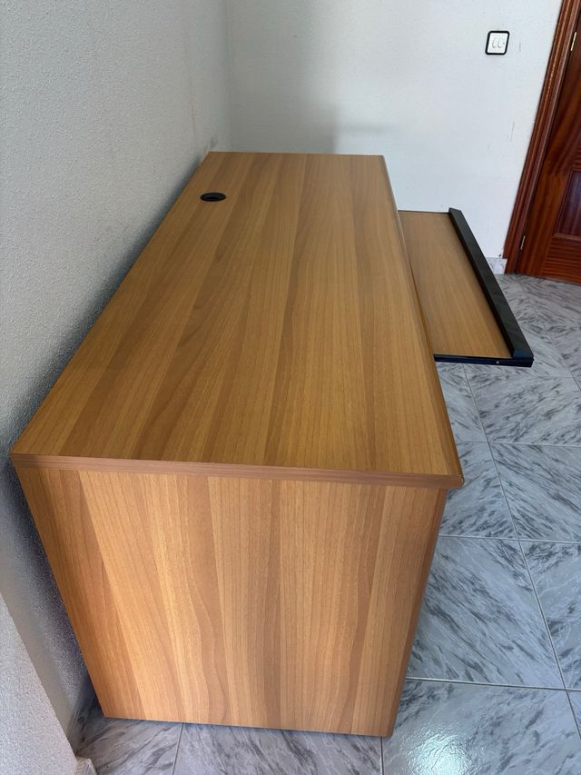 Escritorio de madera