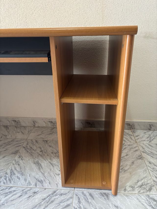 Escritorio de madera