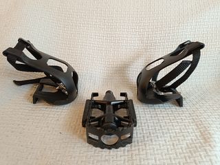 Pedal de bicicleta con calapiés