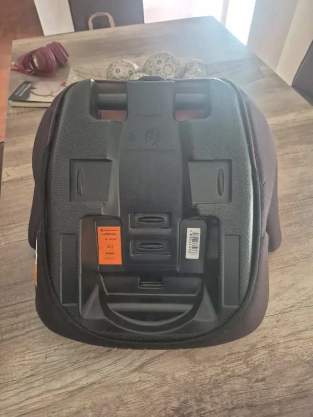 Sillita elevadora de coche para niños.