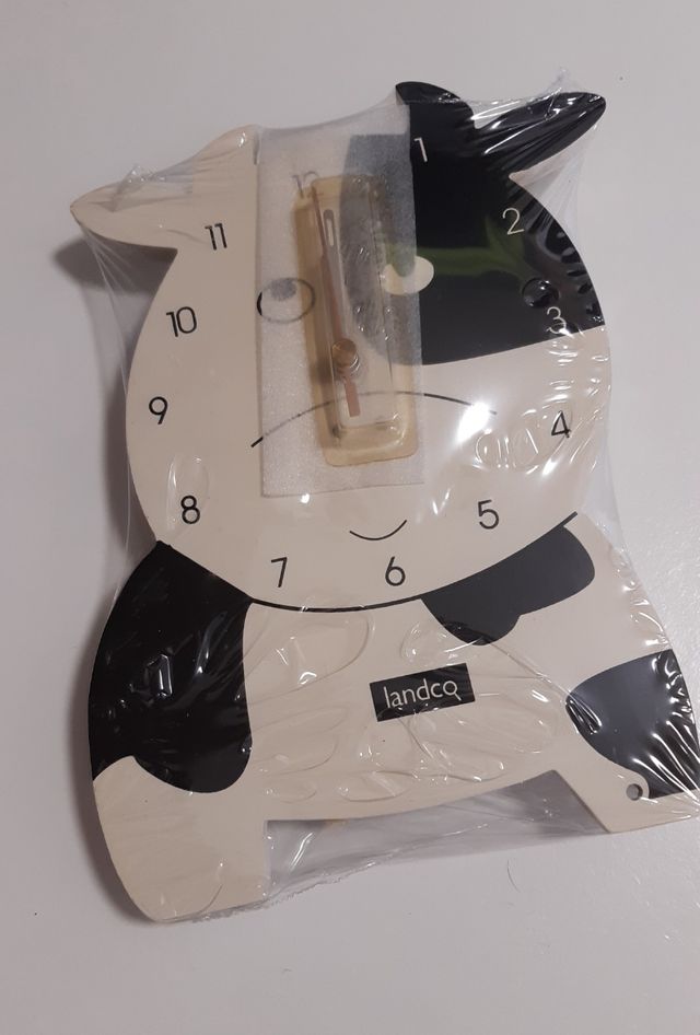 Reloj y peluche de baca