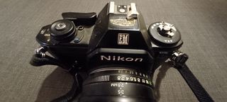 CAMARA NIKON EM VINTAGE SLR objetivo COSINA 28-105