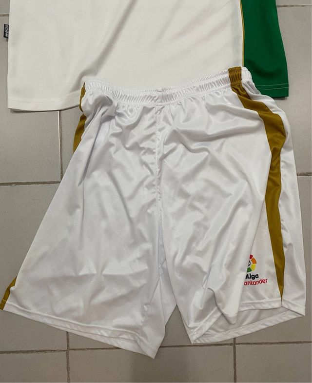 camiseta y pantalón fútbol