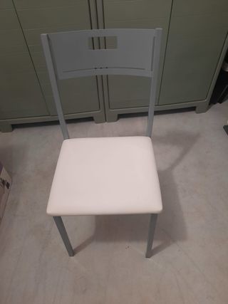 Mesa cristal cocina y 4 sillas 