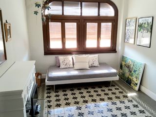 MUEBLES Y CAMAS CONTENIDO PISO COMPLETO